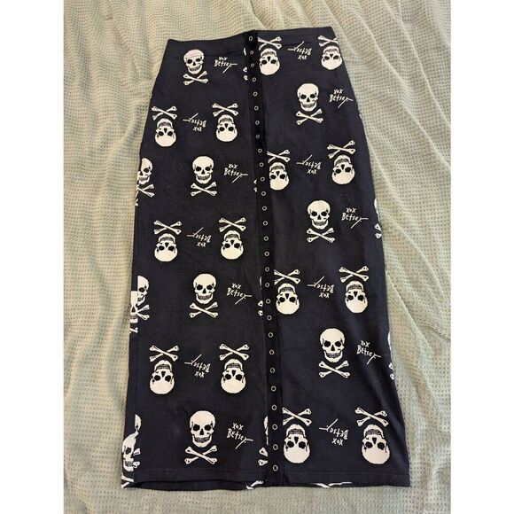 Betsey Johnson Women's Medium Vintage Inspired Skull Crossbones Midi Skirt RARE - Picture 1 of 5